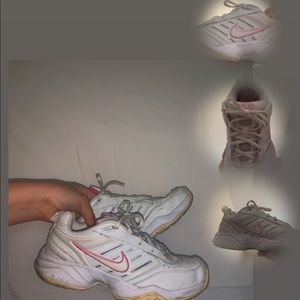 Pink Nike airliner shoes in women’s 8.5